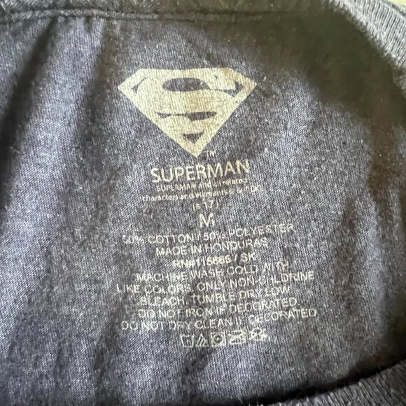 Distressed Superman T-Shirt - Adult Size Medium - Picture 4 of 7